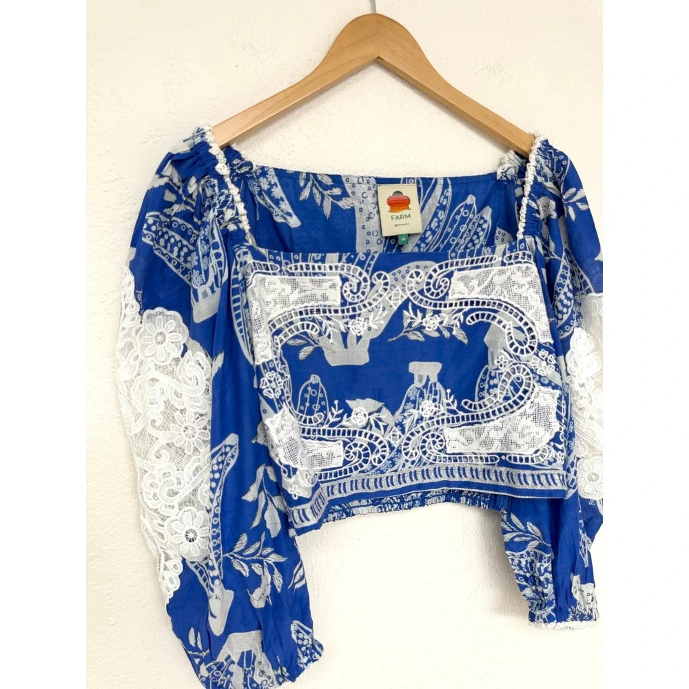 FARM RIO Blue White Tropical Sweet Rio Lace Crop Top Smocked Blouse / Size M